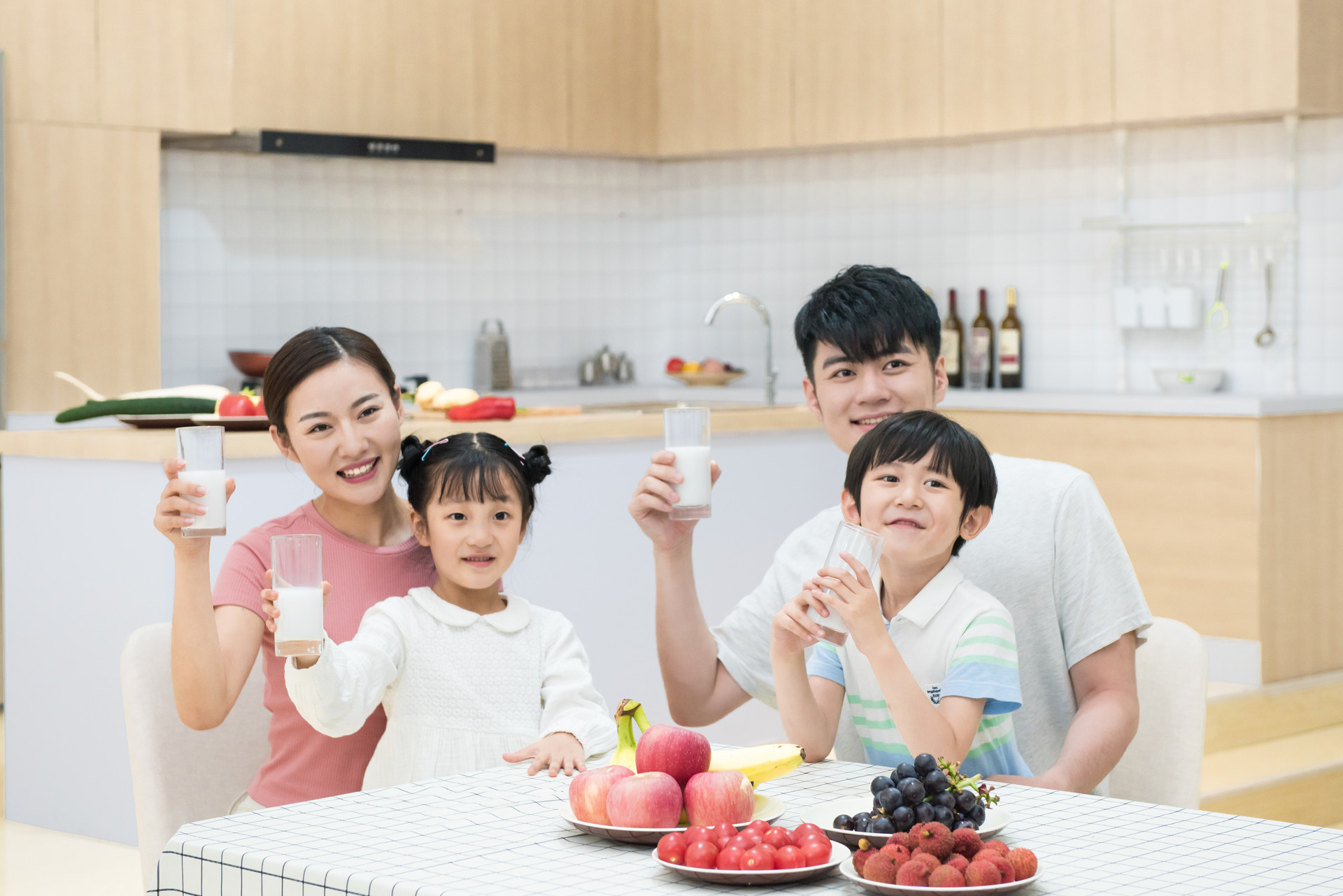 羊奶粉排行榜10強(qiáng)哪個(gè)好？應(yīng)該選擇哪些成分的羊奶粉？